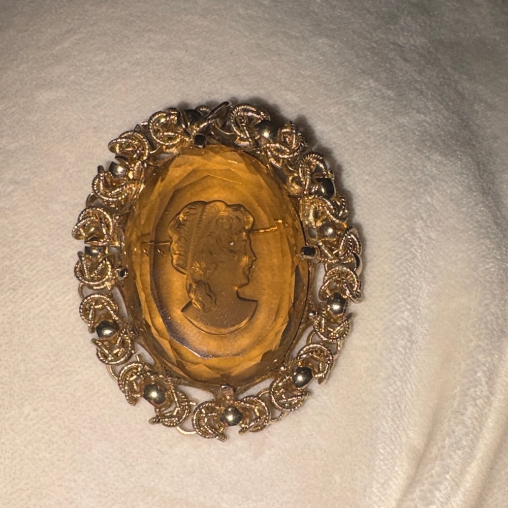 Vintage glass cameo brooch
